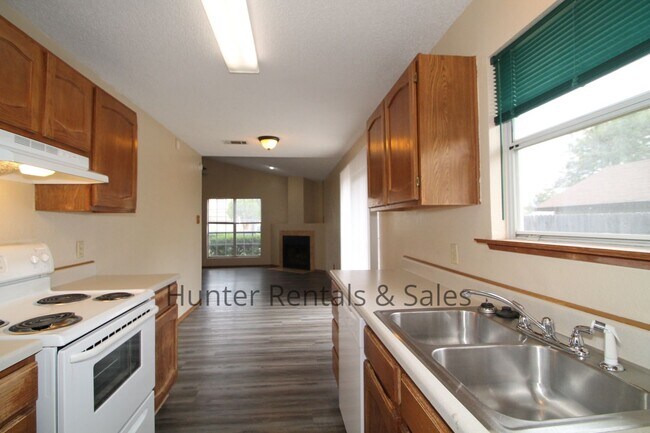 Building Photo - Willowsprings Two Bedroom Cutie!