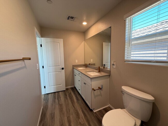 Building Photo - NLV 3 bed in a gated community!