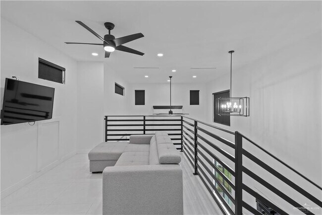 Building Photo - 23 Lago Delton