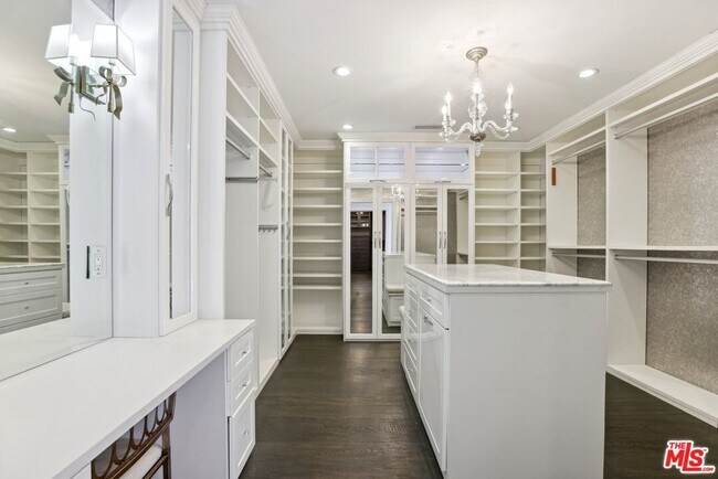 Building Photo - 2676 Casiano Rd