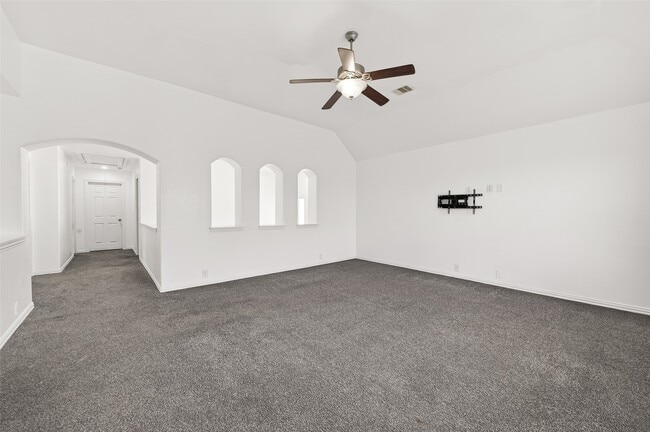 Building Photo - 5519 Jay Thrush Dr