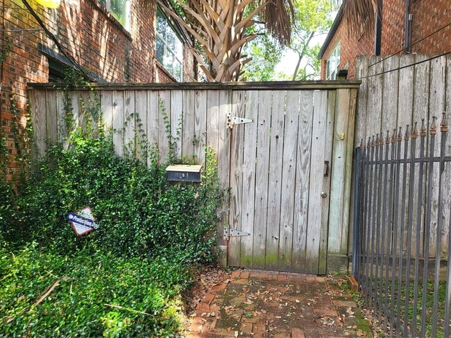 Primary Photo - 1529 Welch St