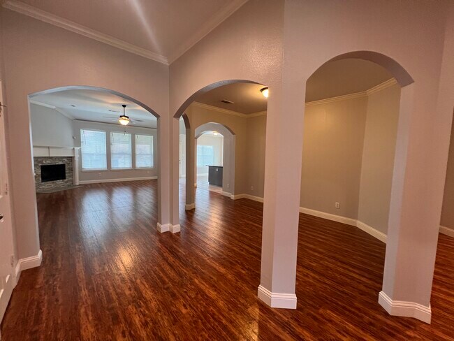 Building Photo - 301 Carissa Ct