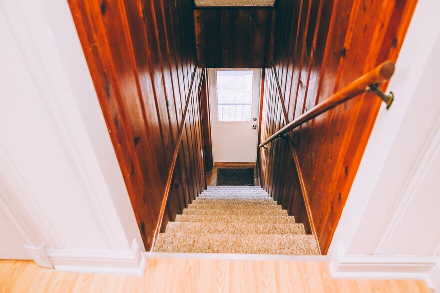 Building Photo - 1111 Rayon St