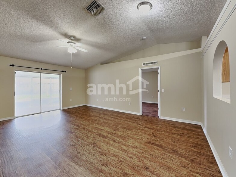 Building Photo - 2063 Corner Meadow Cir