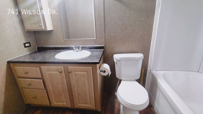 Building Photo - 741 Wilson Dr