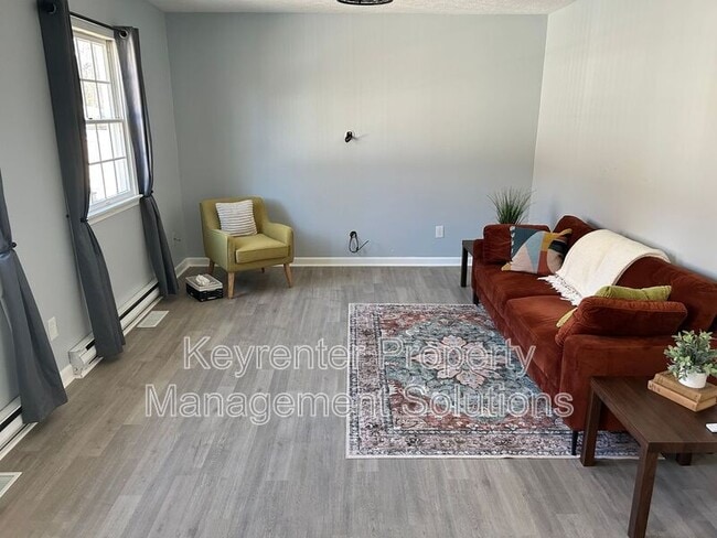 Building Photo - 17 White Oak Dr