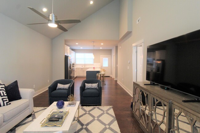 Building Photo - 2047 S Florida Way