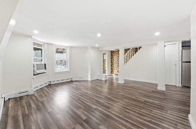 Building Photo - 176 Thorne St