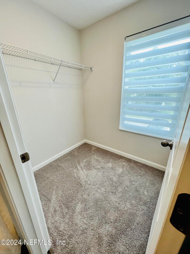 Building Photo - 575 S Woodlawn St