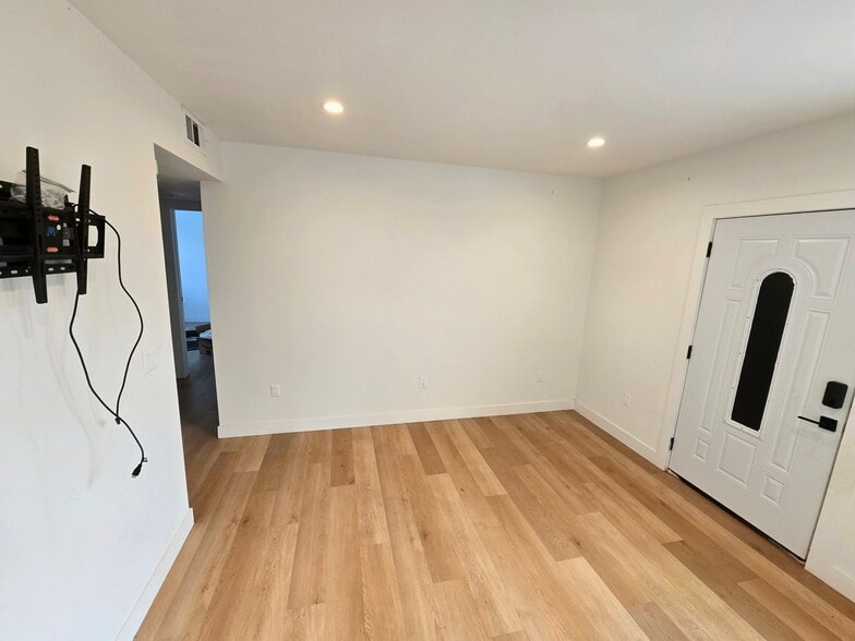 Building Photo - 14929 Titus St