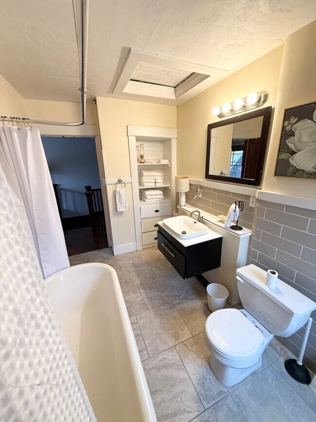 Building Photo - 3004 N Lincoln St