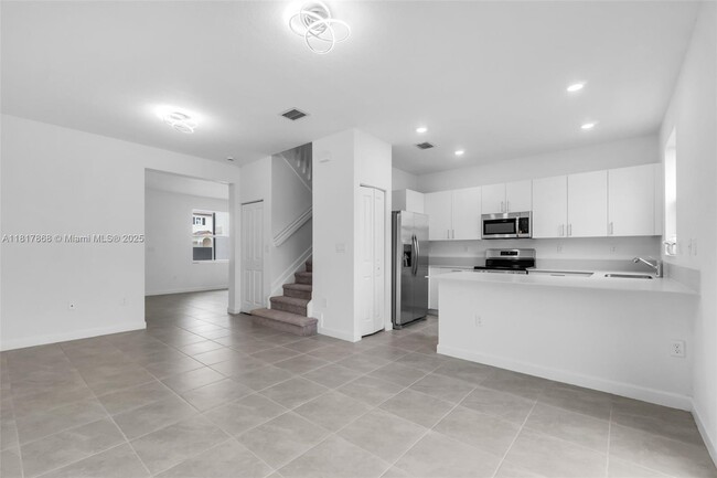 Building Photo - 2807 SE 26th Ave