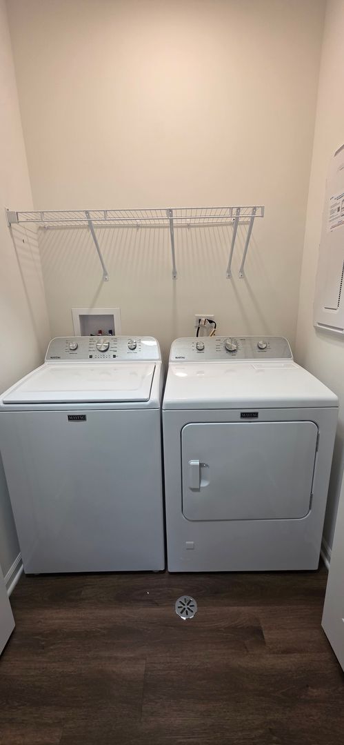 Building Photo - Chestnut - 2Br/2Ba Rental Home - Second Floor