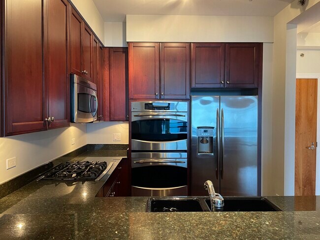 Building Photo - 1211 S Prairie Ave