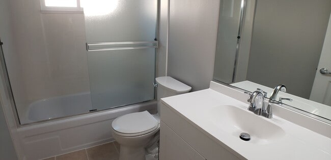 Building Photo - Freshly remodeled 3 bedroom, 1 bath home
