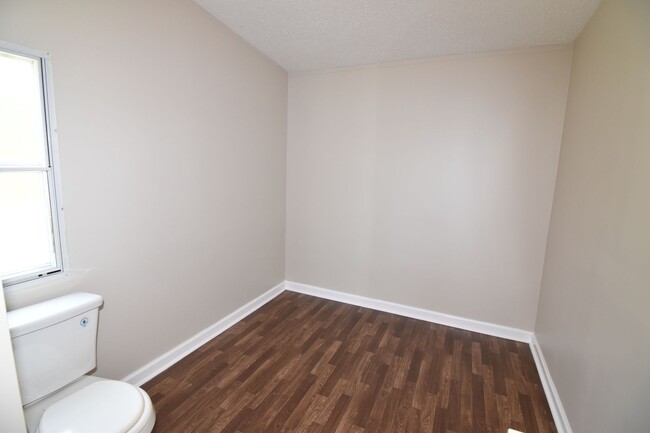 Building Photo - Spacious 3-Bed, 2-Bath Manufactured Home o...