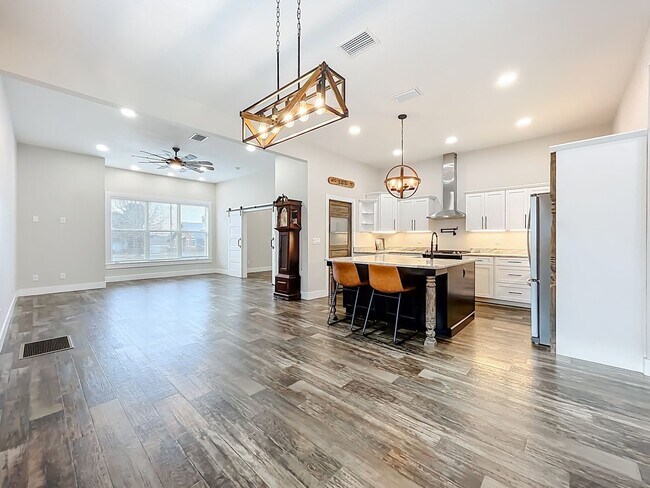 Building Photo - 389 S Central Ave