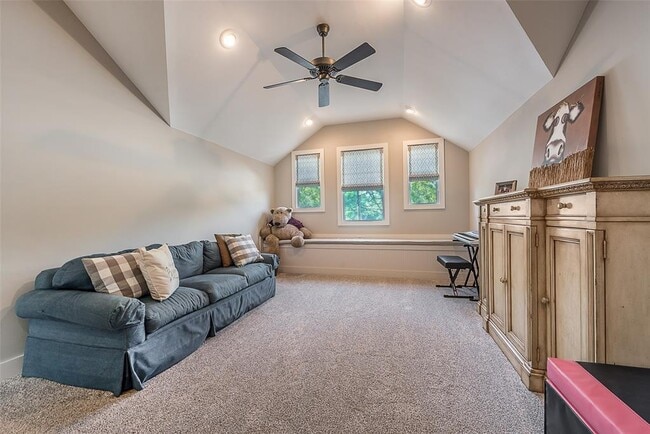 Building Photo - 127 5th St