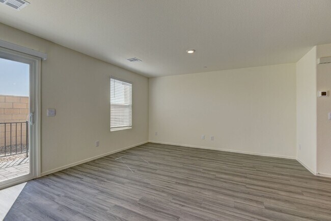 Building Photo - Brand new 3 bedroom Town House by DR Horto...