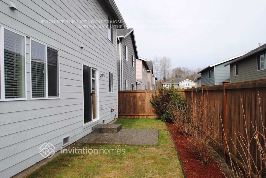 Building Photo - 13925 26th Ave W