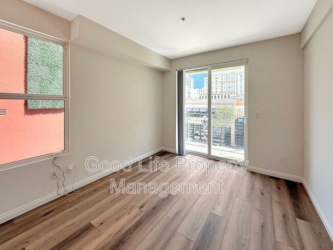 Building Photo - 350 K St
