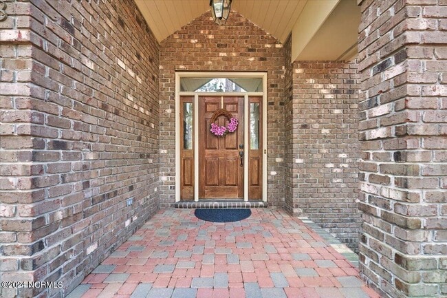Building Photo - 38 Pinebrook Dr