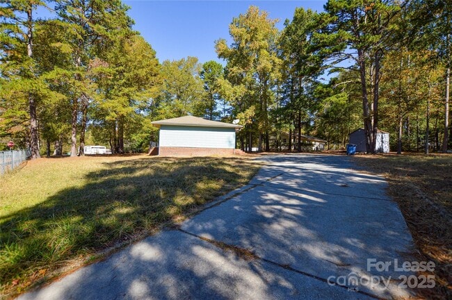 Building Photo - 15011 Woodstar Rd