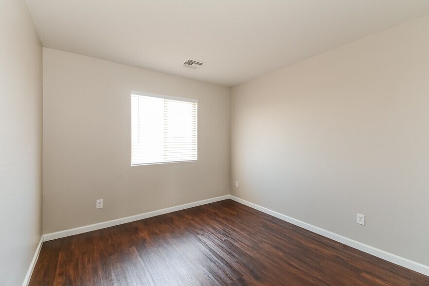 Building Photo - 5564 S 240th Dr