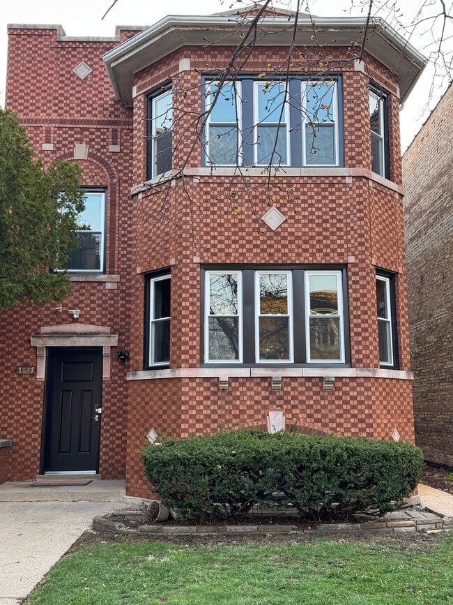 Building Photo - 1847 Gunderson Ave