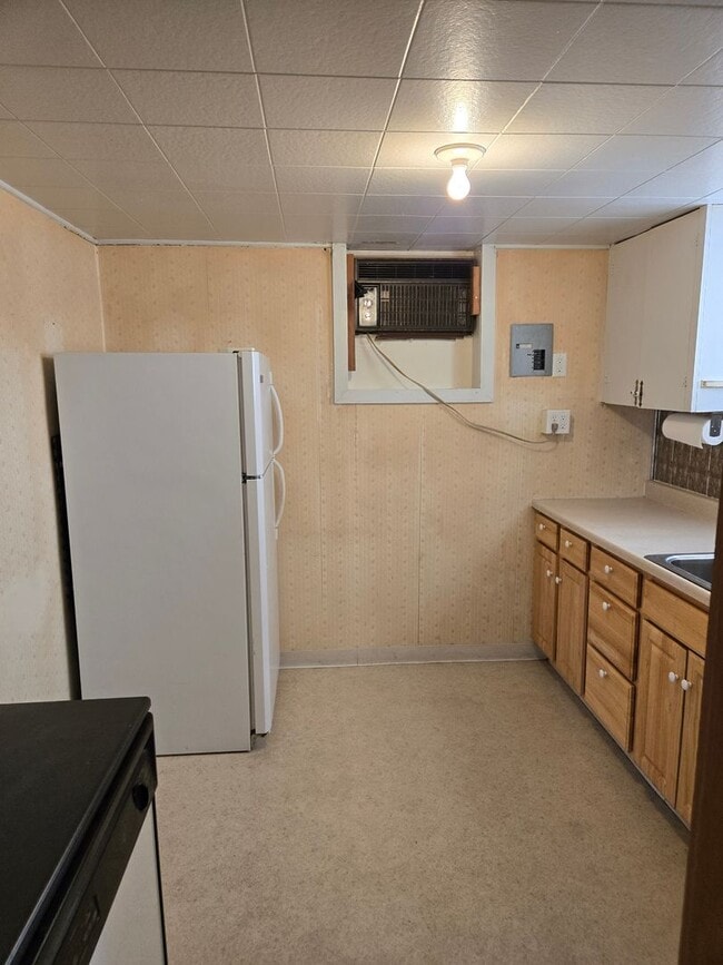 Building Photo - 2 bed, 1 bath