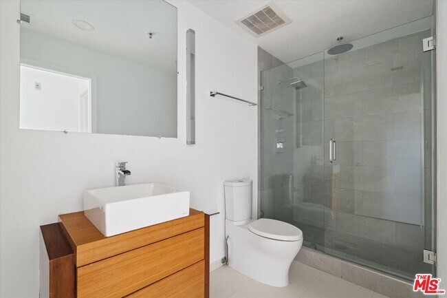 Building Photo - 235 Main St