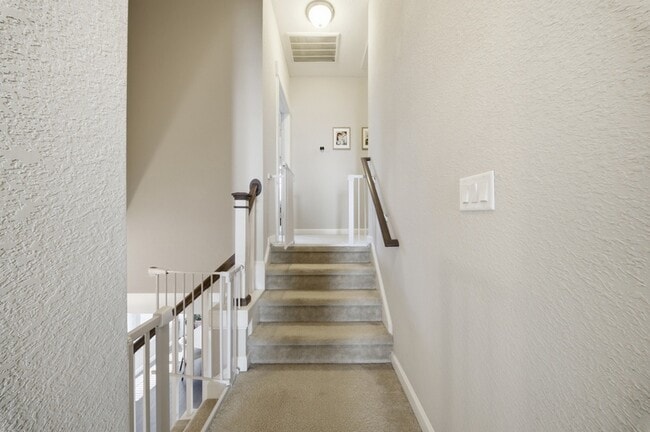 Building Photo - 1824 Hazelwood Rd