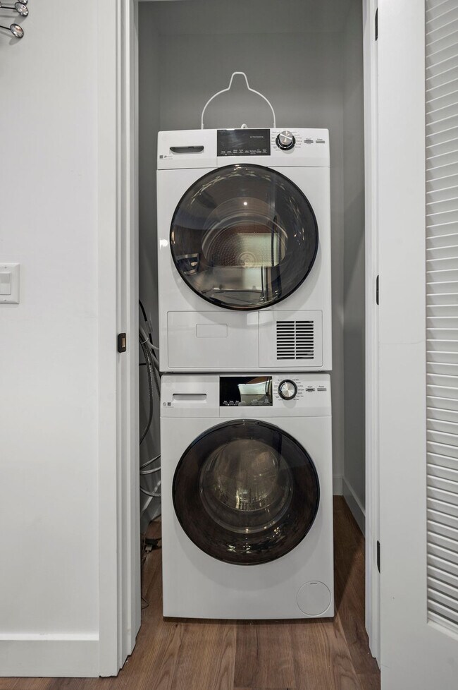 Building Photo - 282 Bremen St