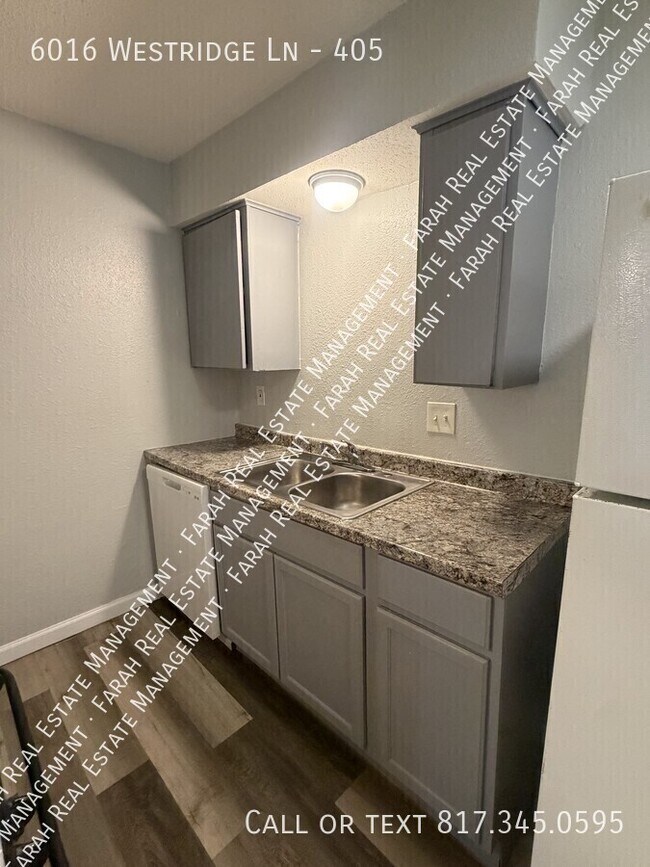Building Photo - 6016 Westridge Ln