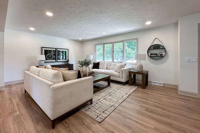 Building Photo - 922 N 122nd St