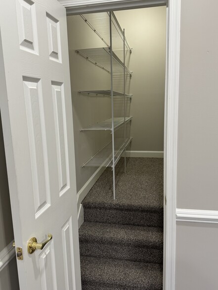 Building Photo - 414 S Augusta Ave