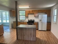 Building Photo - Small town living!