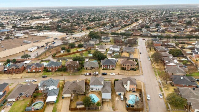 Building Photo - 7010 Graham Dr