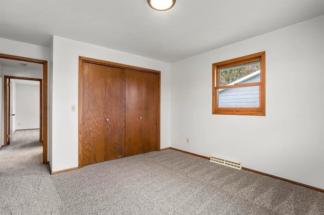 Building Photo - 1303 Haen Dr