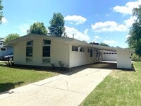 Building Photo - COMING SOON. 11/14.  Beautiful 3 Bedroom, ...