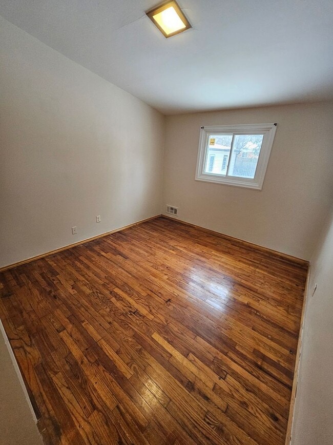 Building Photo - Updated Brick Ranch