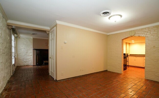 Building Photo - 1432 St James Ct