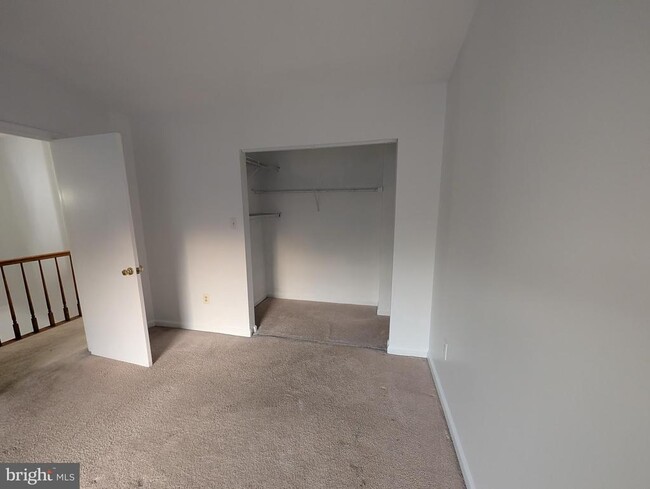 Building Photo - 702 Wind Ridge Dr