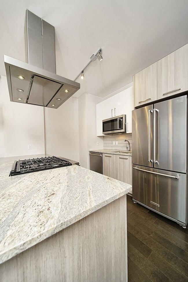 Building Photo - Stunning 505 Condo!