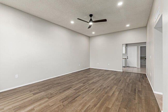 Building Photo - 13066 N 100th Dr