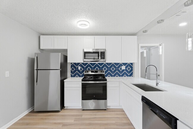 Building Photo - 6766 Londonbridge Ln