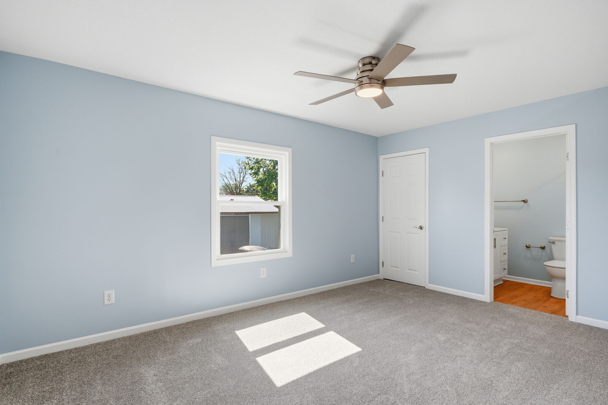 Family Room - 720 Hurd Ave
