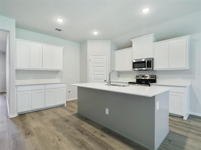 Building Photo - 1805 St James Pl Ln