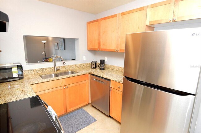 Building Photo - 3837 Pompano Dr SE